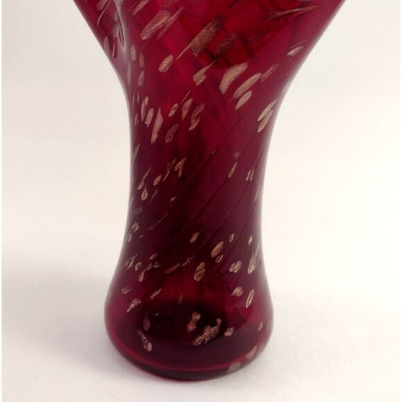 Glass Eye Studio GES Ruby Red Ruffled Art Glass Vase w/ Copper Flecks - Picture 6 of 10